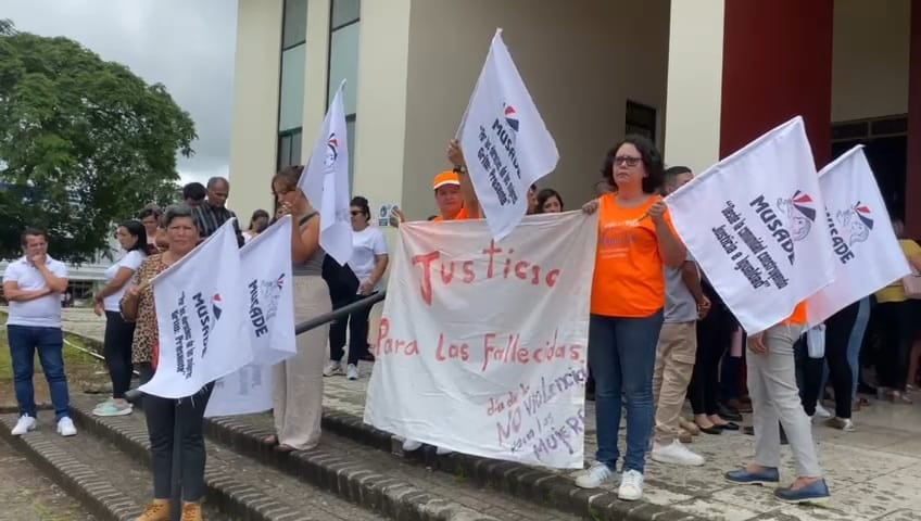 Funeral Yuliana Ureña, joven asesinada en Ciudad Quesada. Foto Edgar Chinchilla.
