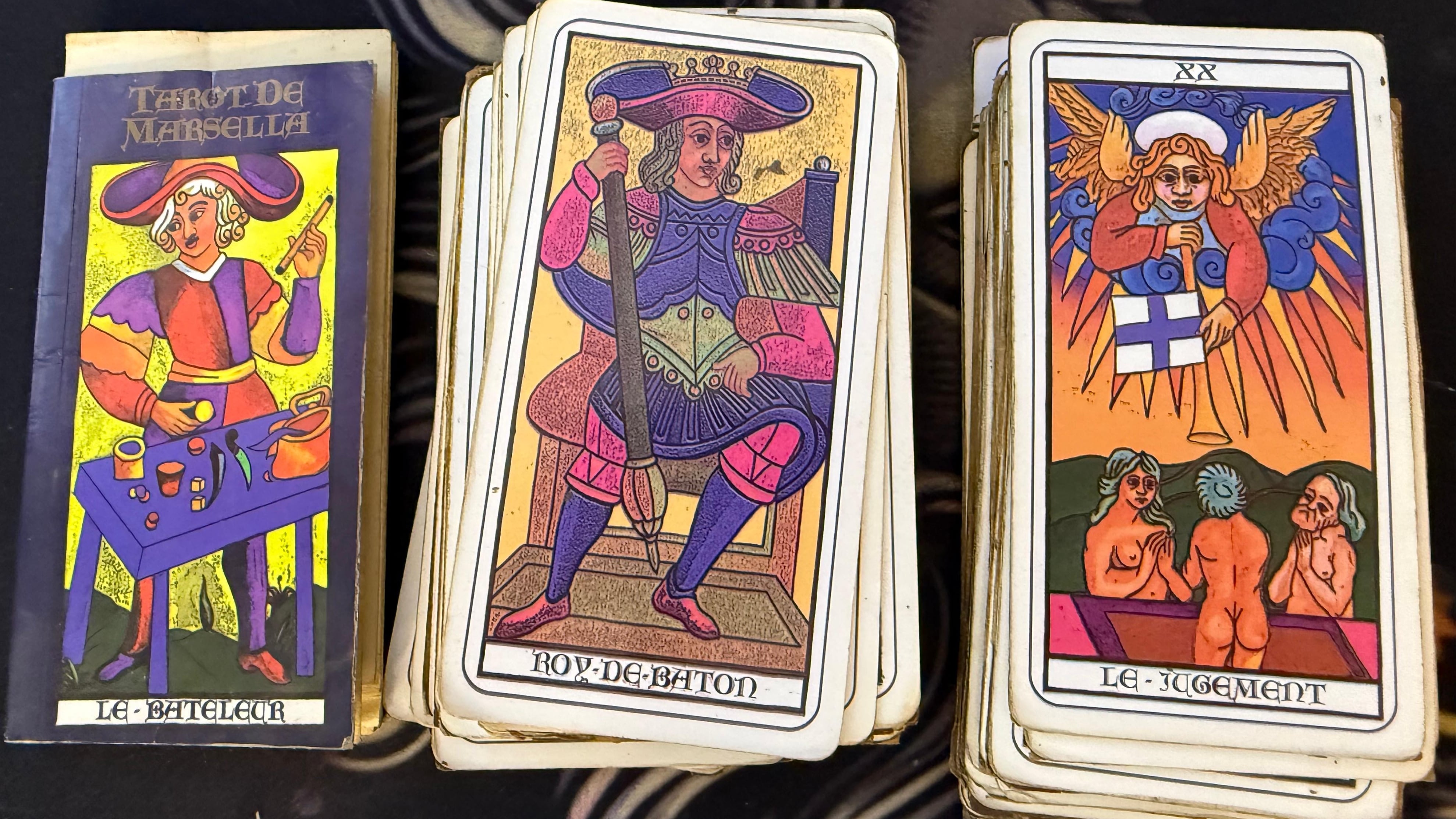 Mithzi Bonilla, conocida en redes sociales como Mithzi Tarot, es una bruja de quinta generación que le tiró el tarot al Gordo Navideño 2025