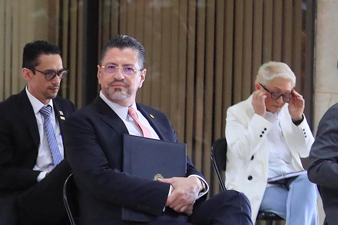 18/05/2022     Casa Presidencial, Zapote. Conferencia de prensa posterior al primer Consejo de Gobierno. Estuvieron presentes el presidente de la República, Rodrigo Chaves, y los ministros, entre otros, de Transportes, Luis Amador Jiménez; de Salud, Joselyn Chacón Madrigal; de Presidencia, Natalia Diaz; de Ciencia y Tecnología, Carlos Alvarado Briceño; de Comunicación, Patricia Navarro; de Hacienda, Nogui Acosta y de Educación, Katharina Müller.
