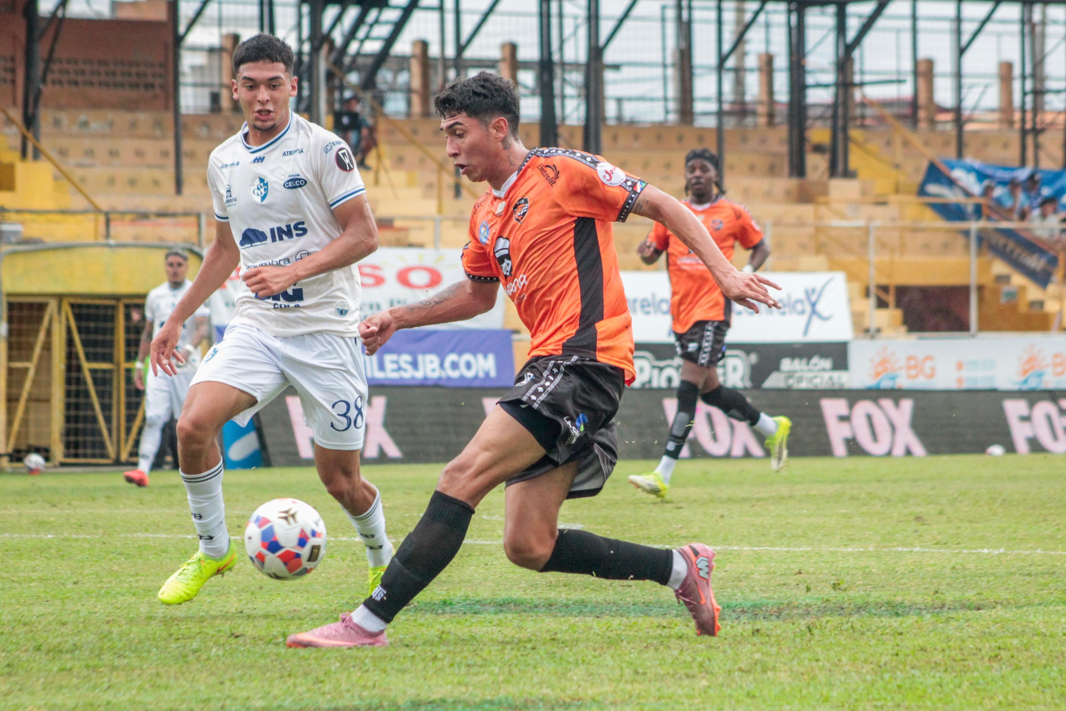 Partido está lleno de emociones.