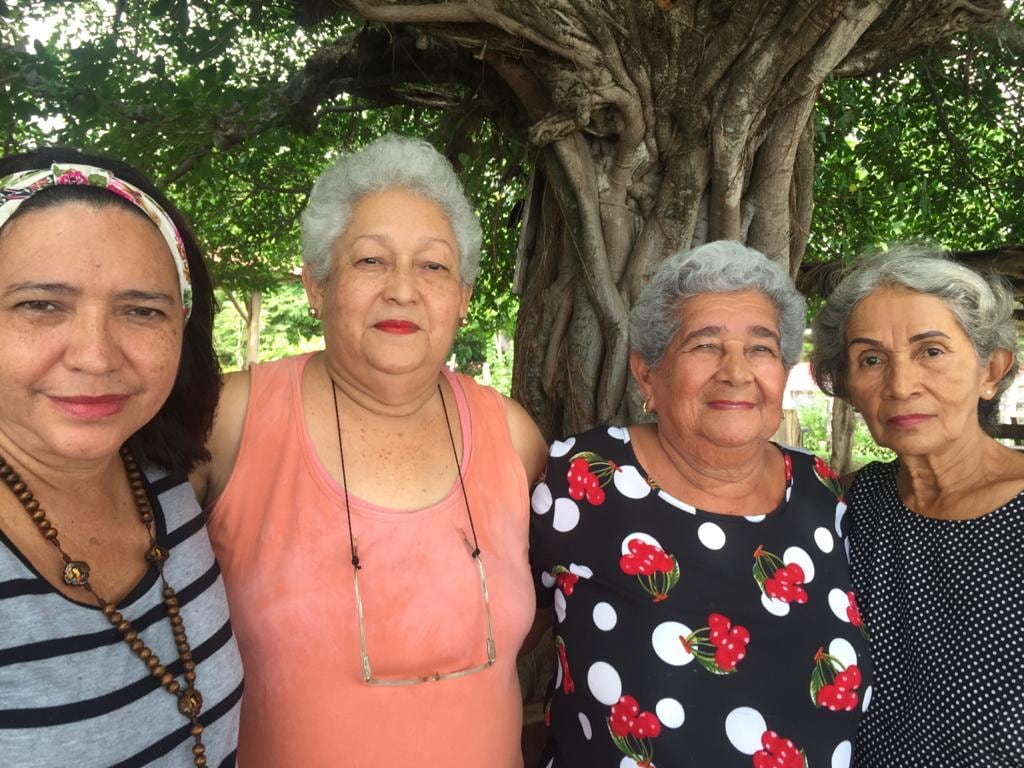 De izquierda a derecha, Dora María Arrieta Arrieta .(Cartagena), Eva Vasquez Navarrete (San José), Josefina Vásquez Contreras (Santa Cruz) y Lidiette Vásquez Contreras (Belén Carrillo), asistían a las misas del padre Javier Francisco Dengo Esquivel en el Santuario de la Divina Misericordia en Arenal, Guanacaste.