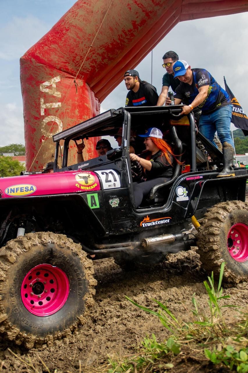 Dayana Marín Zúñiga se dio a conocer como la Dama del Hierro en las competencias de 4x4. Foto: Cortesía.