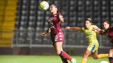 Saprissa por fin volvió a celebrar una copa en el fútbol femenino