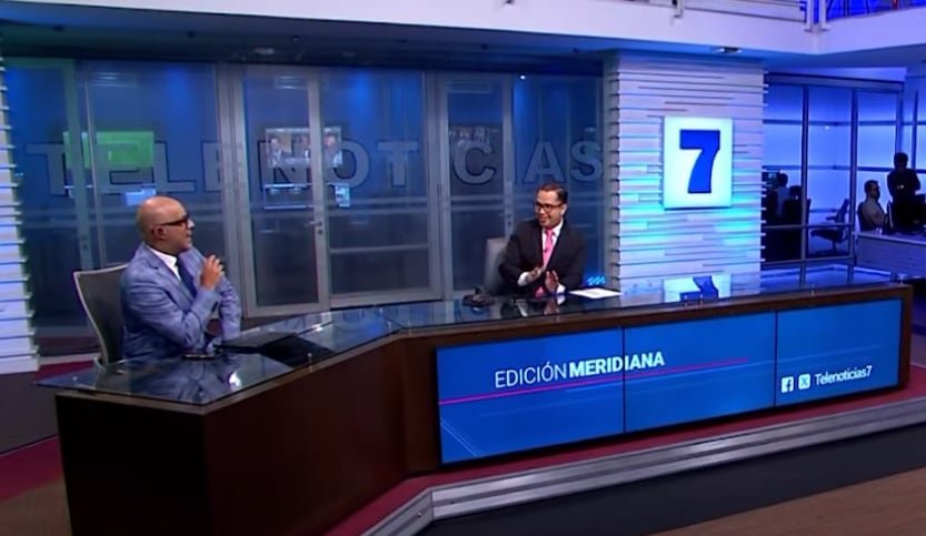 Jorge Martínez y el equipo Telenoticias FC.
