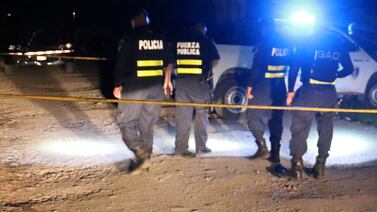 Hombre fue asesinado de siete balazos dentro de un carro
