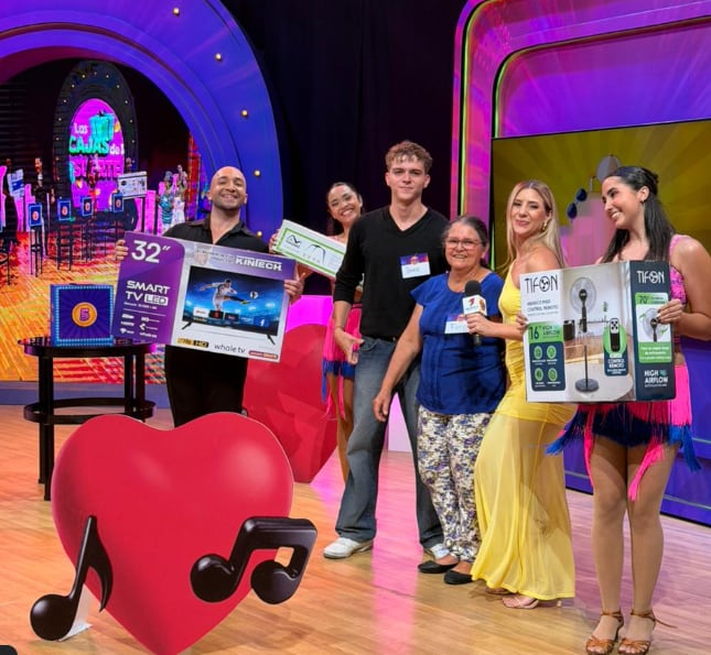 Johnny López, presentadora de Sábado feliz.