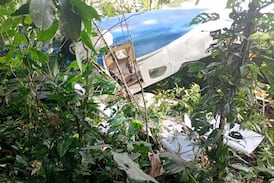 Rescatan con vida a dos hombres y un menor de edad de avioneta accidentada en San Carlos