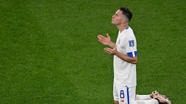 Bryan Oviedo atraviesa un duro momento familiar
