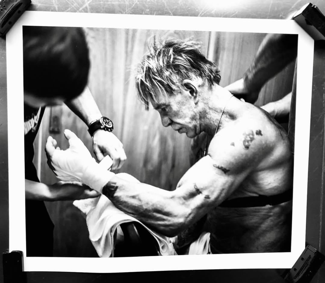 El actor habría denunciado el uso de su nombre en una campaña solidaria.