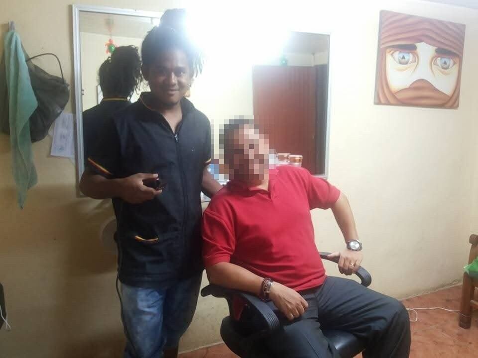 El barbero José Rodolfo González Rugama se convirtió en una víctima inocente cuando le dispararon en 31 ocasiones. Fotos: Maureen Ramírez para La Teja