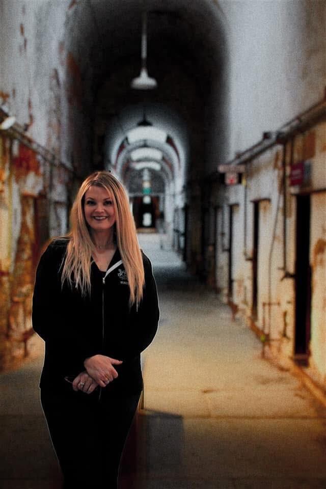 Gracias a los amigos de Investigación ParanormalCR, logramos establecer contacto hasta Estados Unidos con una experta en demonios que hace giras con la muñeca maldita Annabelle. El investigador paranormal tico, Israel Barrantes, ubicó a la demonóloga y nos ayudó con las preguntas.