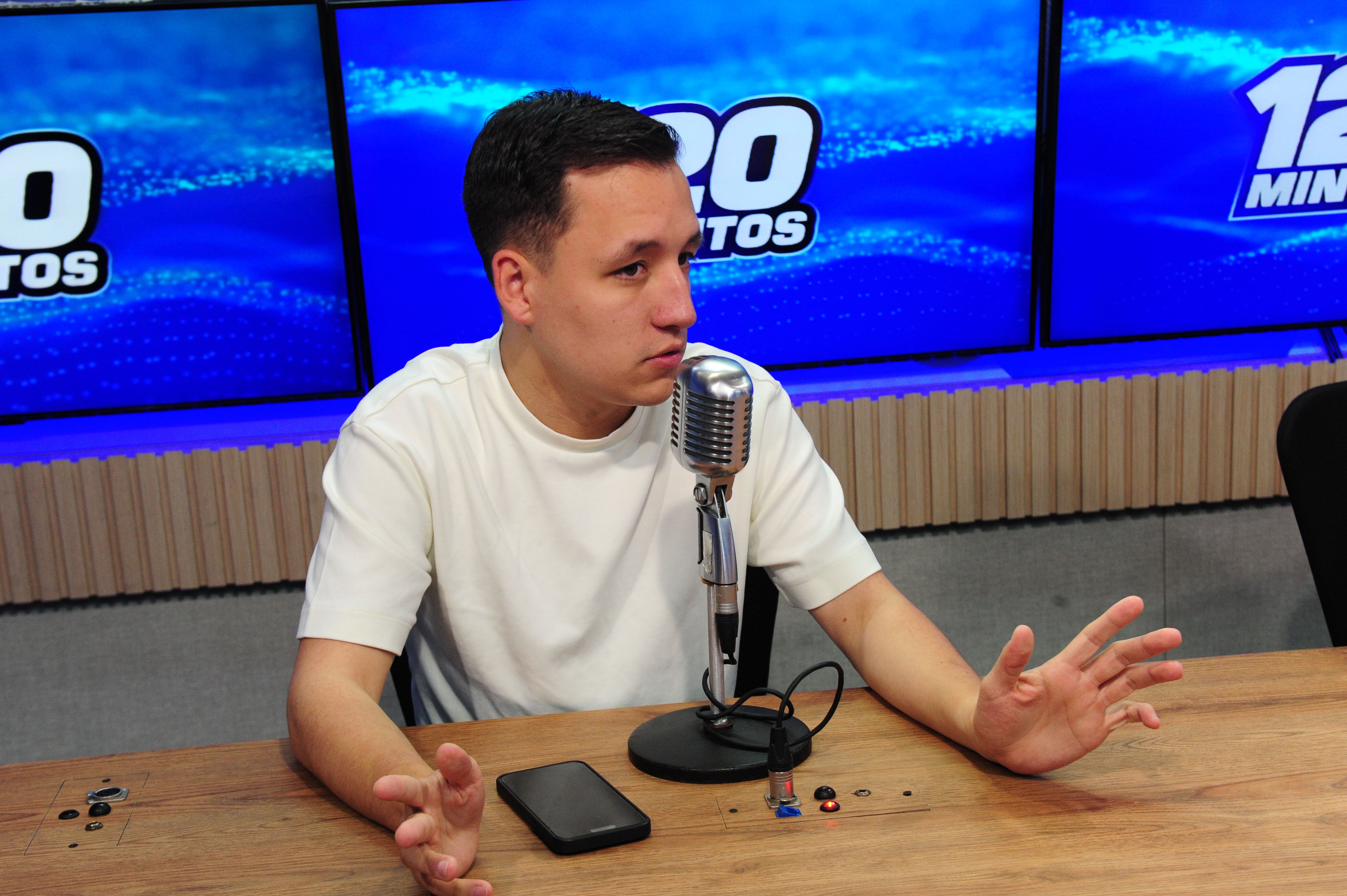 Programa deportivo 120 Minutos Repretel.