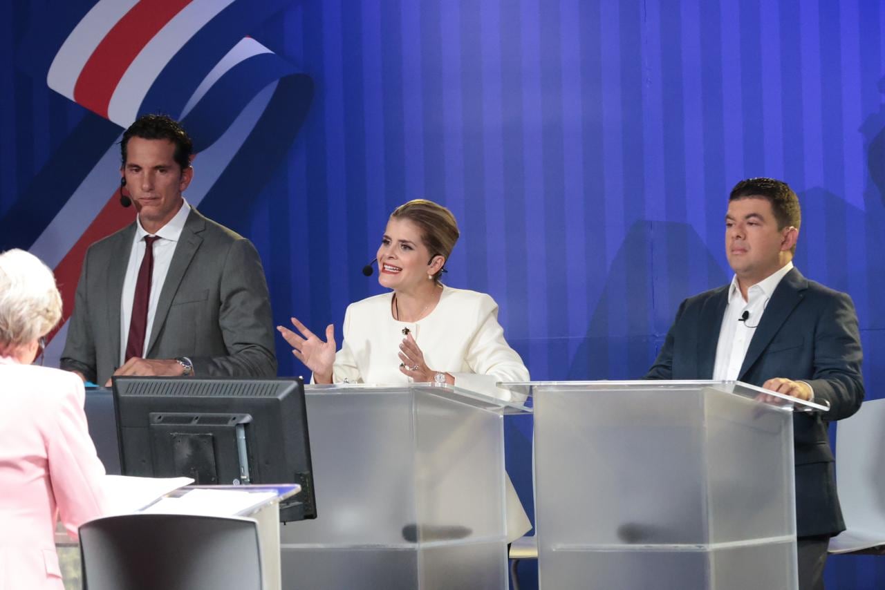 लॉरा फर्नांडीझ, PPSO उमेदवार, कोलंबिया - यू लॅटिना वादविवादात भाग घेत आहे