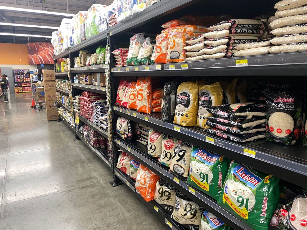 Hacer el diario cada vez es más dificil para los ticos y los aumentos en los precios se están sientiendo en los bolsillos.