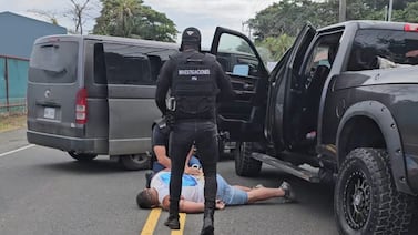 Detienen a dirigente de fútbol playa por presuntamente abusar de menor extranjera que fue abandonada por su padre