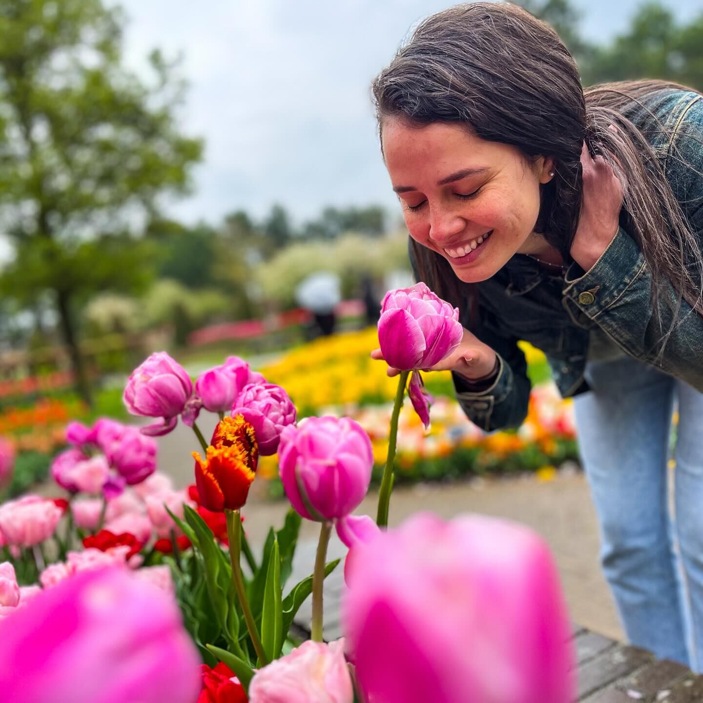 María Fernanda Quirós es una periodista herediana que tiene 33 años, vive en España desde hace cuatro años y jamás imaginó que, a 8 mil kilómetros de su natal San Antonio de Belén, viviría una experiencia que la desconectaría, realmente, del mundo entero