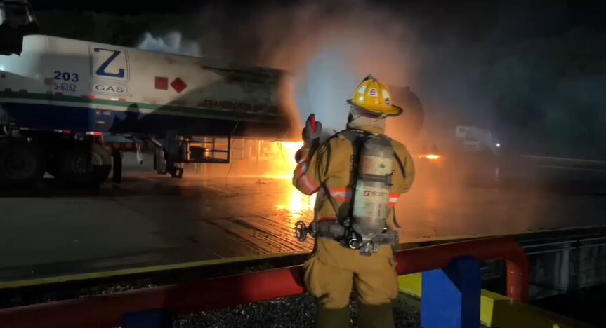 El incidente ocurrió en las instalaciones de Gas Z en El Coyol de Alajuela. Foto Bomberos.