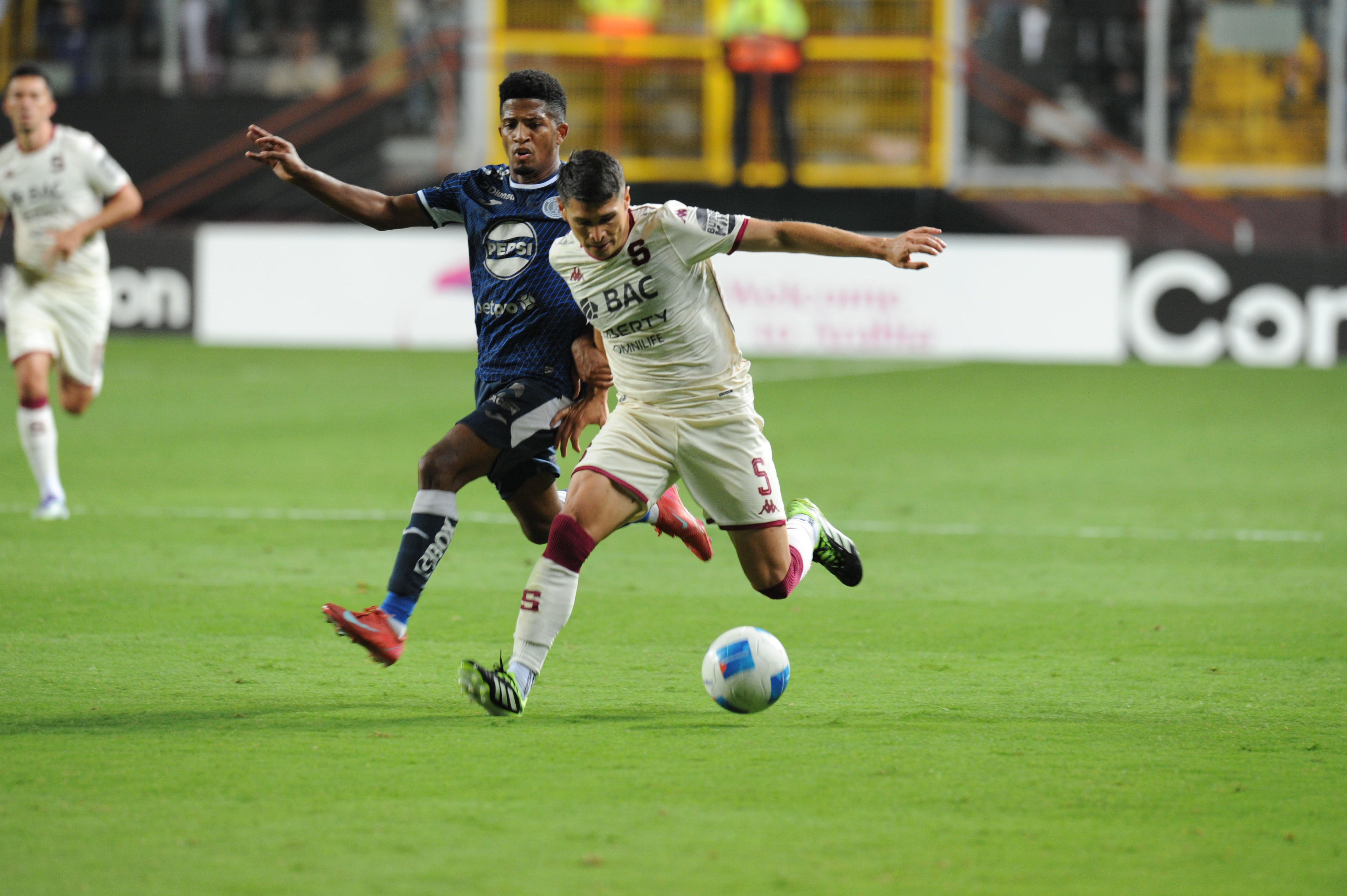 Deportivo Saprissa y el Fútbol Club Motagua.