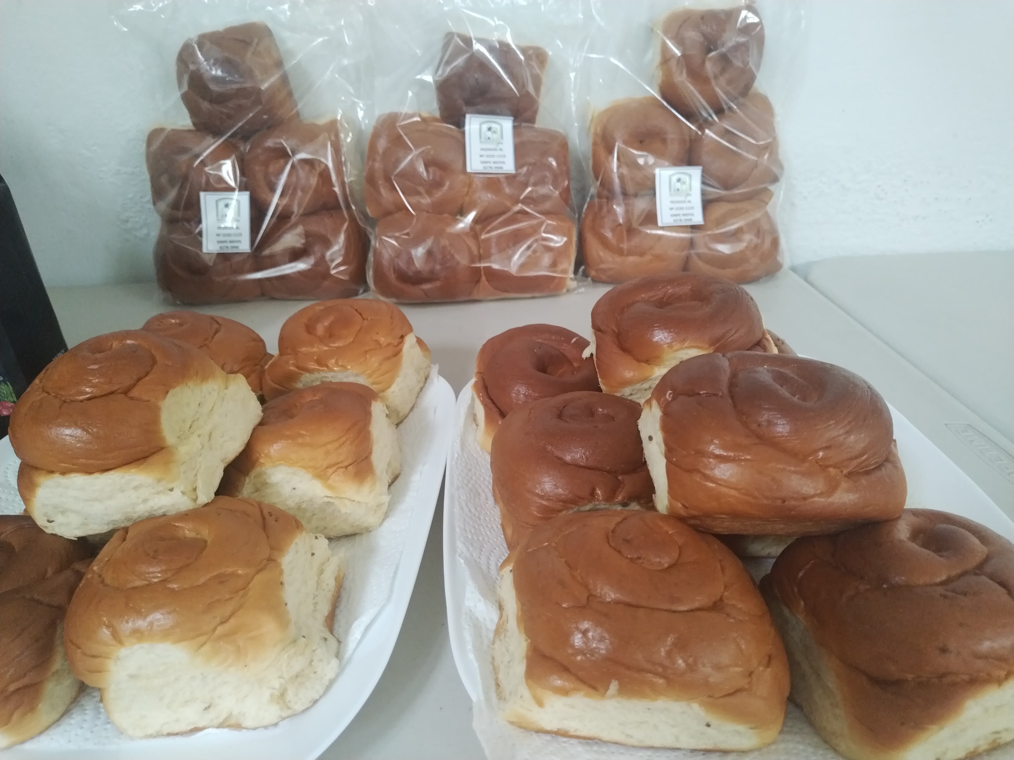 Personas que vivieron en la calle ahora hacen pan par ayudar al centro donde reciben tratamiento