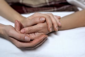 ¿Se le duermen las manos o se le caen las cosas? Preste atención, su cuerpo le está pidiendo ayuda