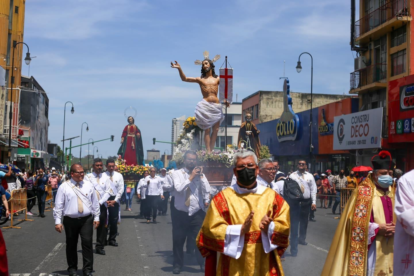 El domingo 17 de abril, Domingo de Pascua, la iglesia católica tica celebró al Cristo Resucitado