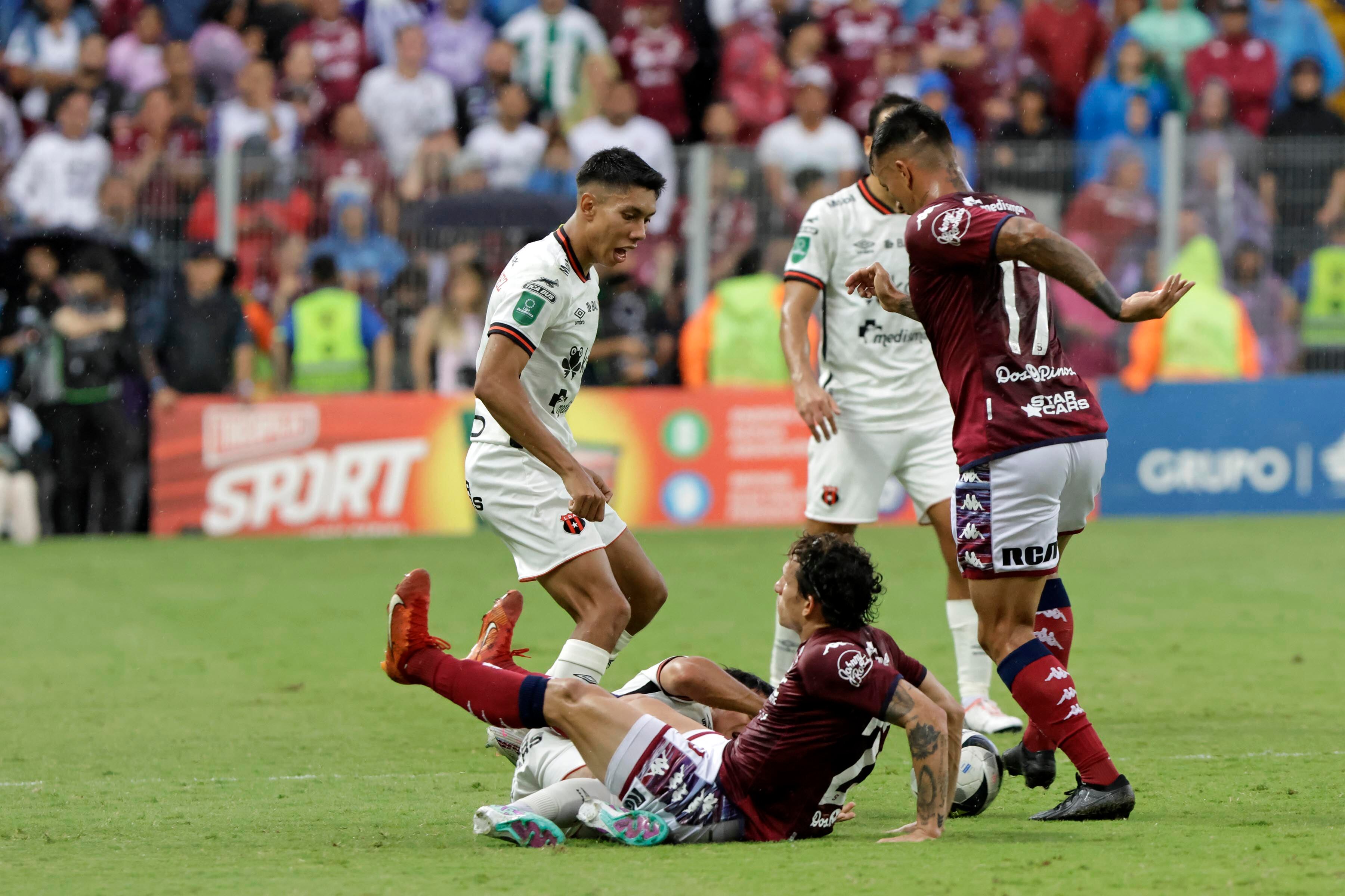 26/05/2024. Estadio Ricardo Saprissa Aymá, Tibás. Hora: 04:00 p.m. Final del del Torneo de Clausura 2024 entre el Deportivo Saprissa y Liga Deportiva Alajuelense (LDA), disputada en el Estadio Ricardo Saprissa Aymá, Tibás. Fotos: Mayela López