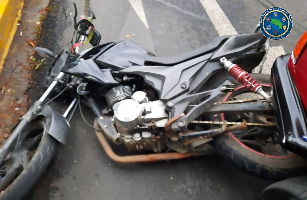 Fuerza Pública detiene a hombre de apellido Rojas sospechoso de asaltar a chancero en San José. Foto MSP.