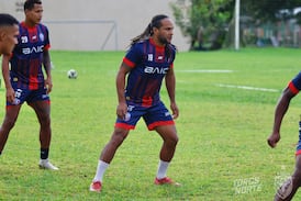 Jonathan McDonald sorprende con la repuesta que dio sobre su futuro en el fútbol