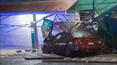 Hombre que murió en choque habría robado carro tras entrar armado a venta de pollo