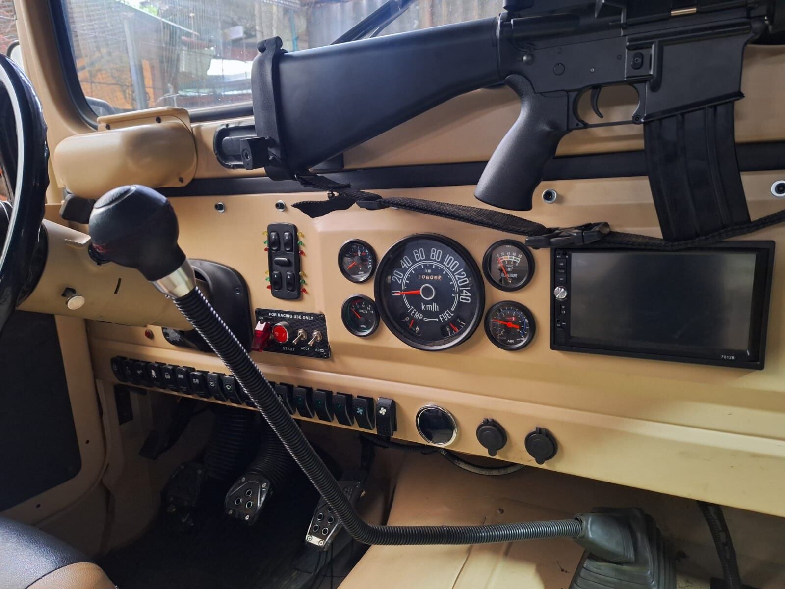 Iván Zúñiga armó un Jeep militar 1977 desde cero. Foto: Cortesía.