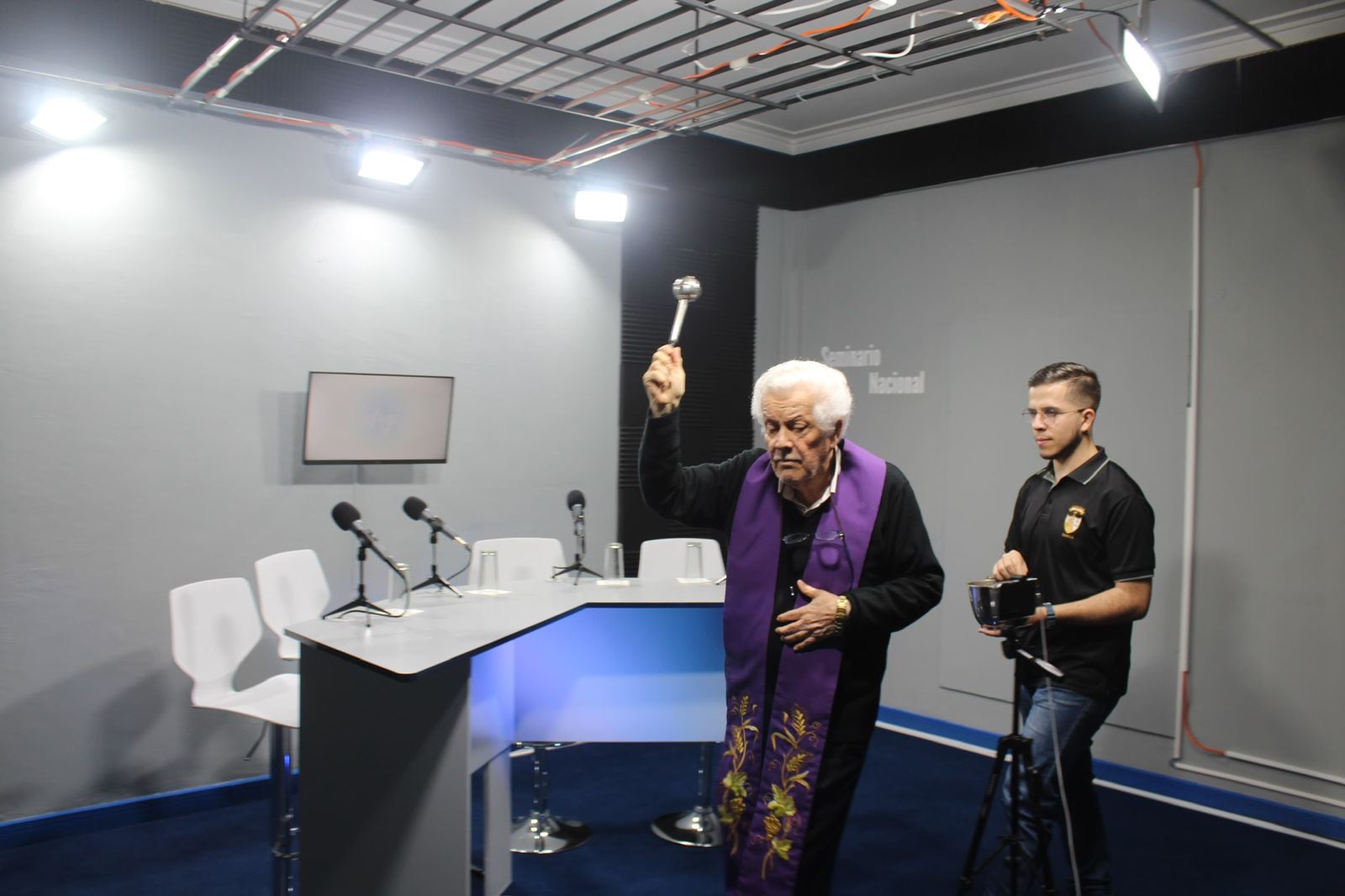 Un programa de radio dirigido por jóvenes seminaristas se ha convertido en la voz que lidera la escucha atenta al llamado de Dios y que incluso ya llegó a ser escuchado en las cárceles.