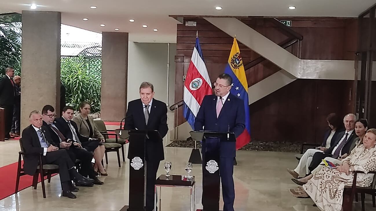 El presidente Rodrigo Chaves y el opositor venezolano Edmundo González dieron una conferencia de prensa luego de su reunión de este jueves.