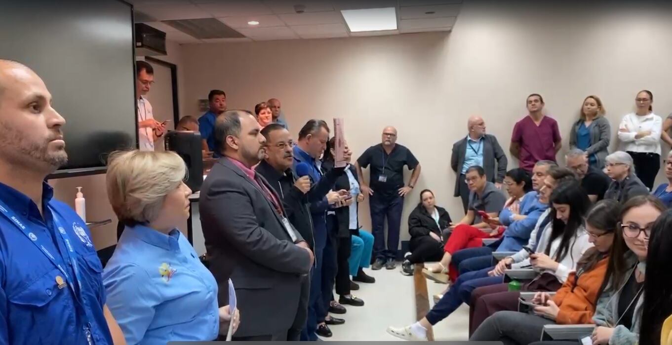 El 24 de febrero del 2025 los trabajadores del Hospital Caldderón Guardia se alzaron en huelga porque no quieren el regreso del director director Taciano Lemus.