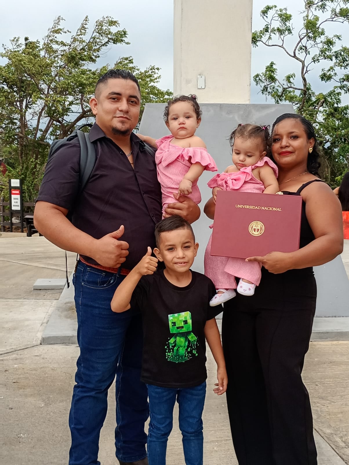 Dazneth Gutiérrez sufrió un paro cardiorrespiratorio durante la cesárea, estuvo siete días en coma y conoció a sus gemelitas hasta 11 días después de nacidas.