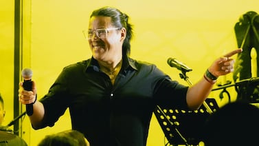 Erick León presume el amor entre su hija y su novia de años