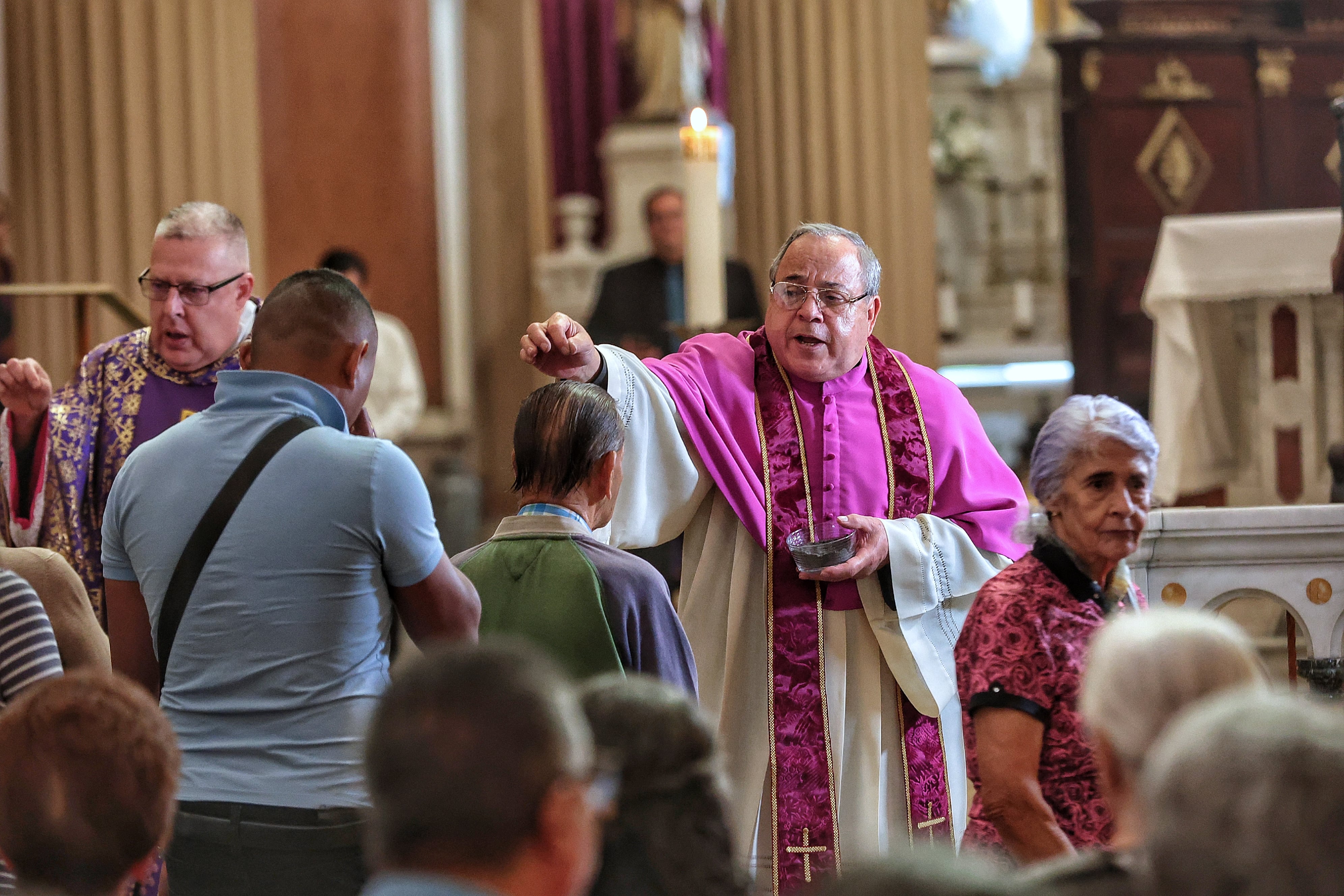 19/02/2026/ celebración del miércoles de ceniza en la Catedral Metropolitana de San José / fotos John Durán