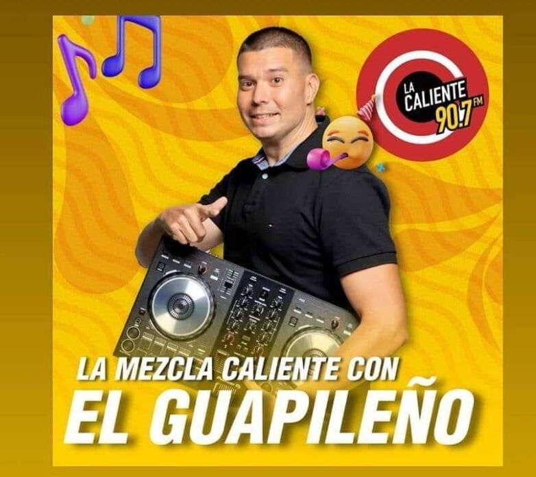Bryan Chacón, mejor conocido como El Guapileño, locutor de la emisora La Caliente