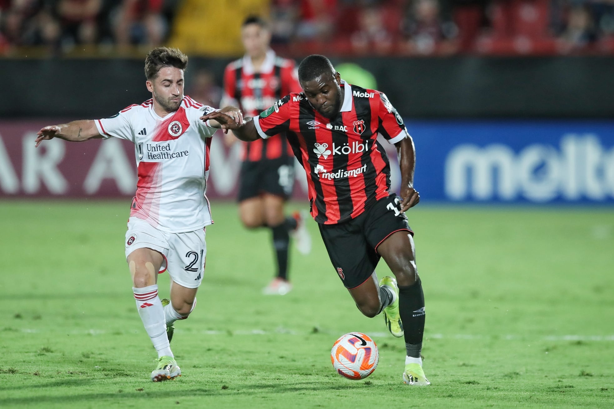 12/03/2024/ juego de vuelta entre Liga Deportiva Alajuelense vs New England Revolution por la CONCACAF Champions Cup en el estadio Alejandro Morera Soto donde el técnico Alexandre Guimarães vuelve al fútbol de Costa Rica dirigiendo a la Liga / Foto John Durán