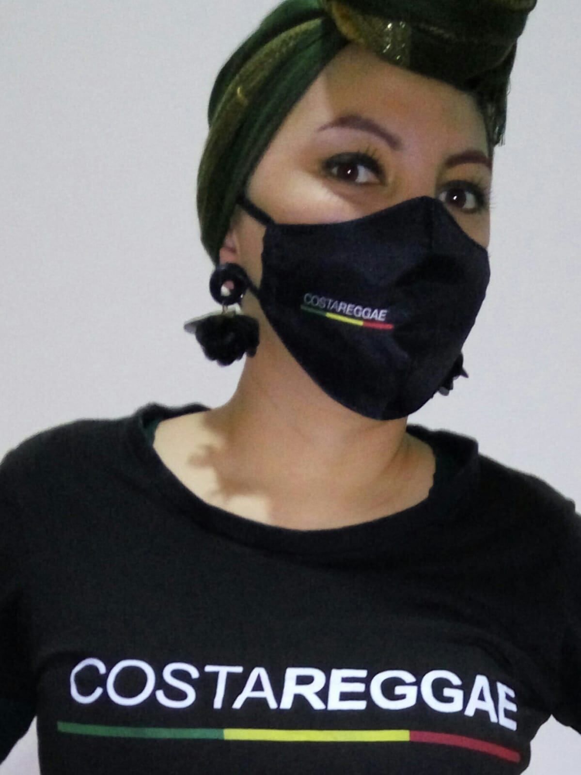 En el 2018 a doña María Picado, con 61 años, le detectaron cáncer de mama. Fue un golpe tremendo para la familia. La hija, María Esperanza Arana, la apoyó en todo momento, meses después a María Esperanza Arana también le confirmaron que tenía cáncer de mama, ella con 30 años.