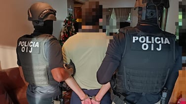 Estos son los elementos que relacionan a un médico de 25 años de Miramar con la amenaza armada contra un director de la UCR