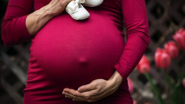 PANI tiene becas de 100 mil colones para que madres adolescentes no abandonen los estudios