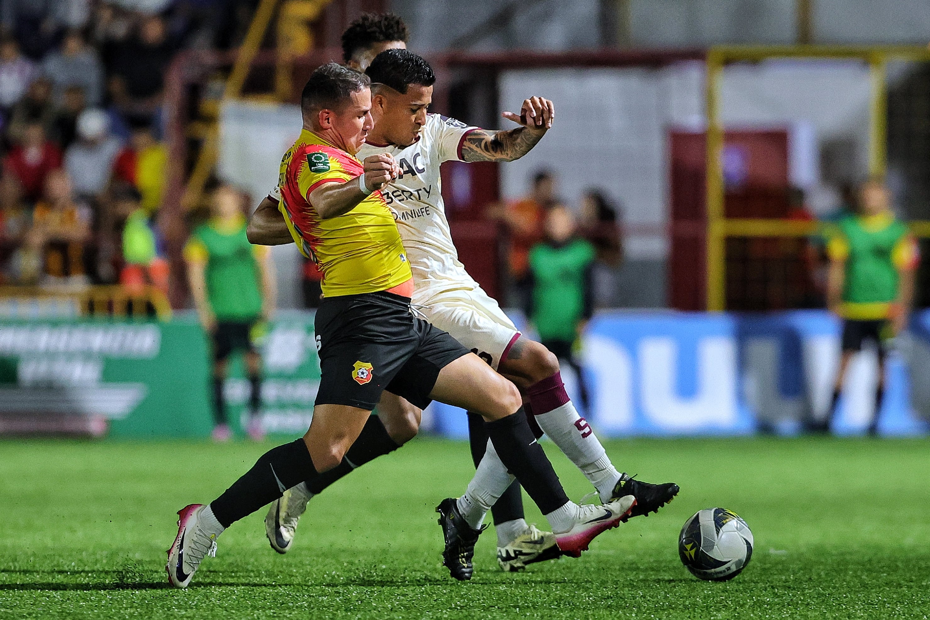 17/09/2025/ Juego entre el Club Sport Herediano vs Saprissa por el torneo apertura 2025 de la Liga Promerica en el estadio Carlos Alvarado / foto John Durán