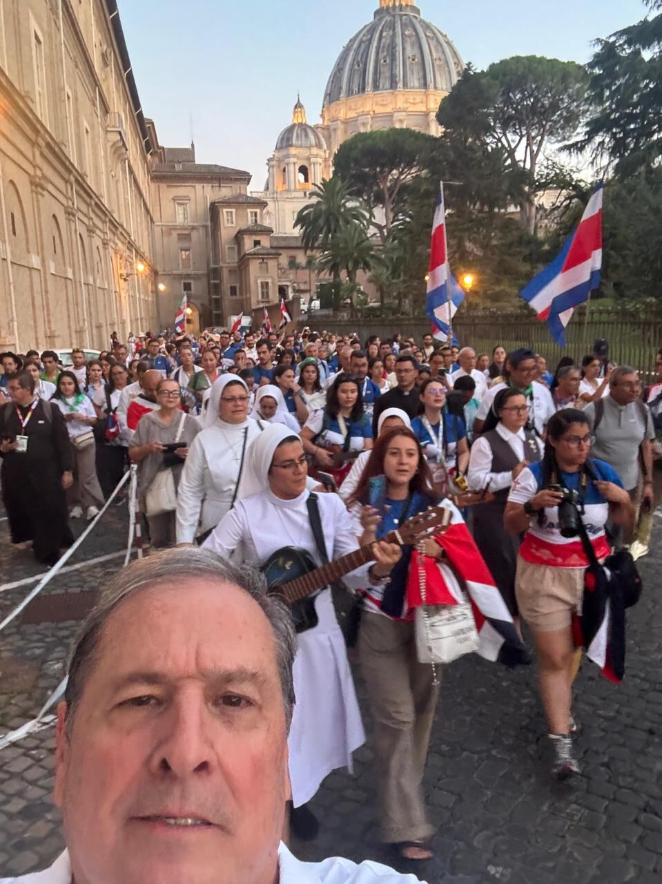 La edición 4 de la mini-romería en el Vaticano realmente fue histórica por la cantidad de ticos que participaron, más de 200, algo que en las tres ediciones anteriores no se había visto.
