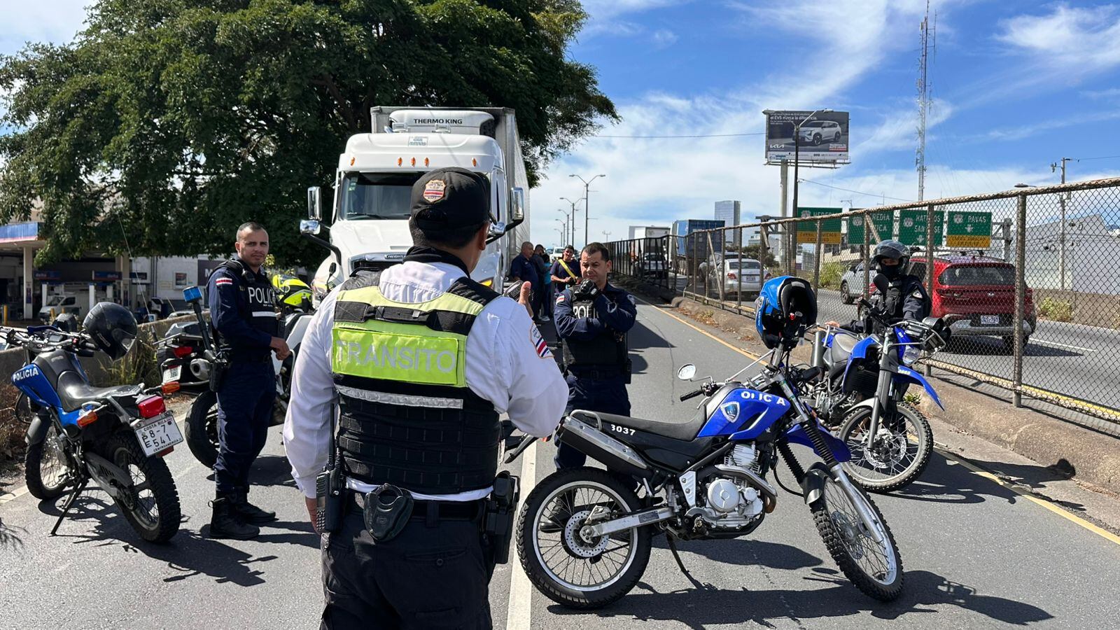 Accidente en el puente Juan Pablo II dejó una mujer fallecida. Fotos: Alonso Tenorio