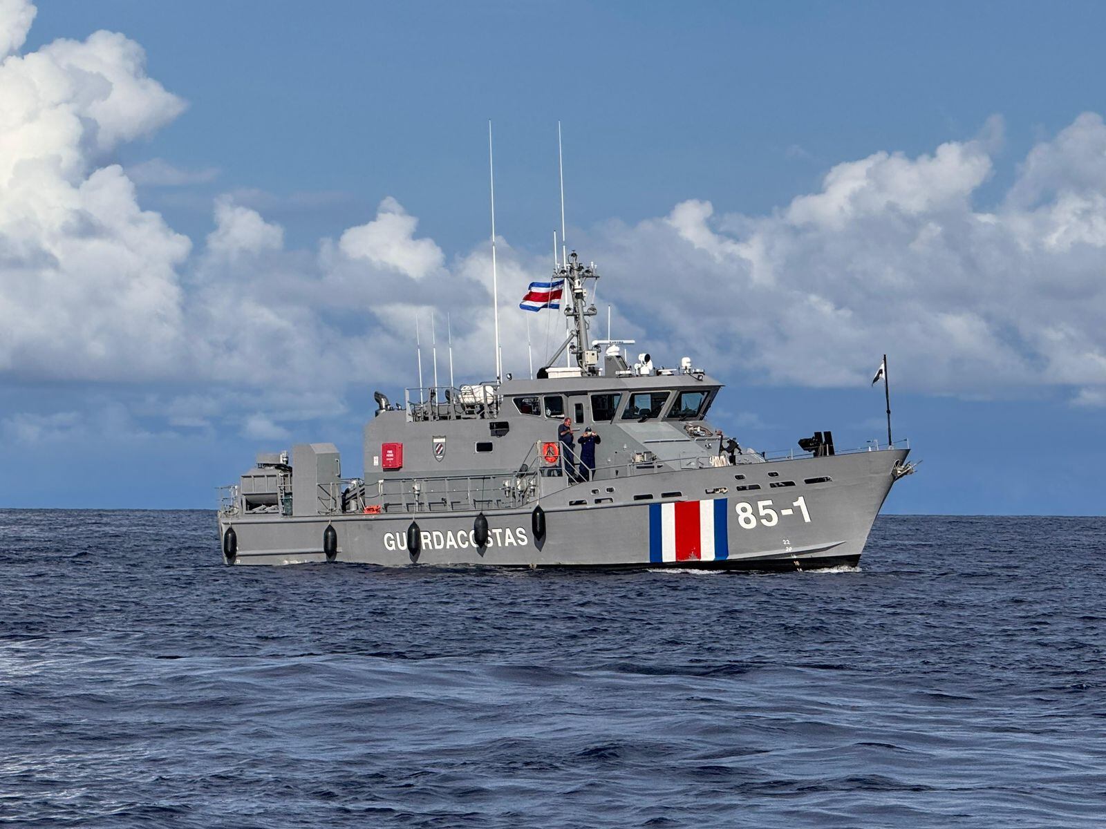 Los Guardacostas decomisaron gran cantidad de droga en una embarcación