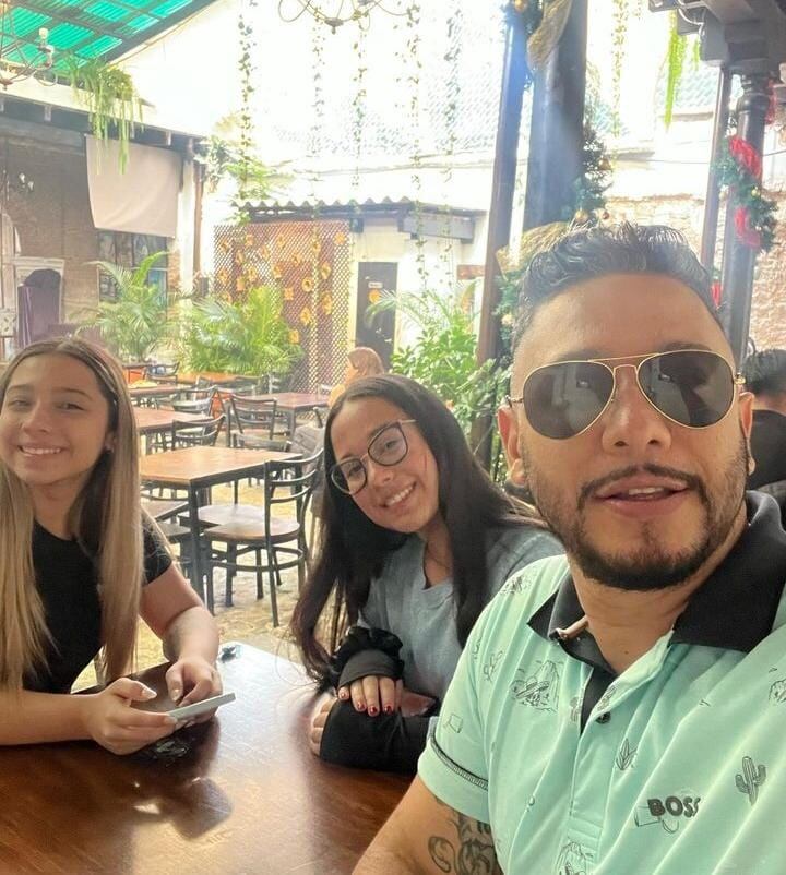 Alonso Solís no quiere que jugadores de Primera División le escriban a sus hijas