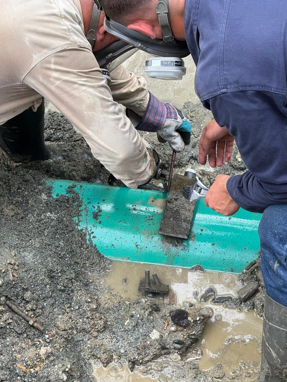 Delincuentes perforan por error ducto de gas en Moín