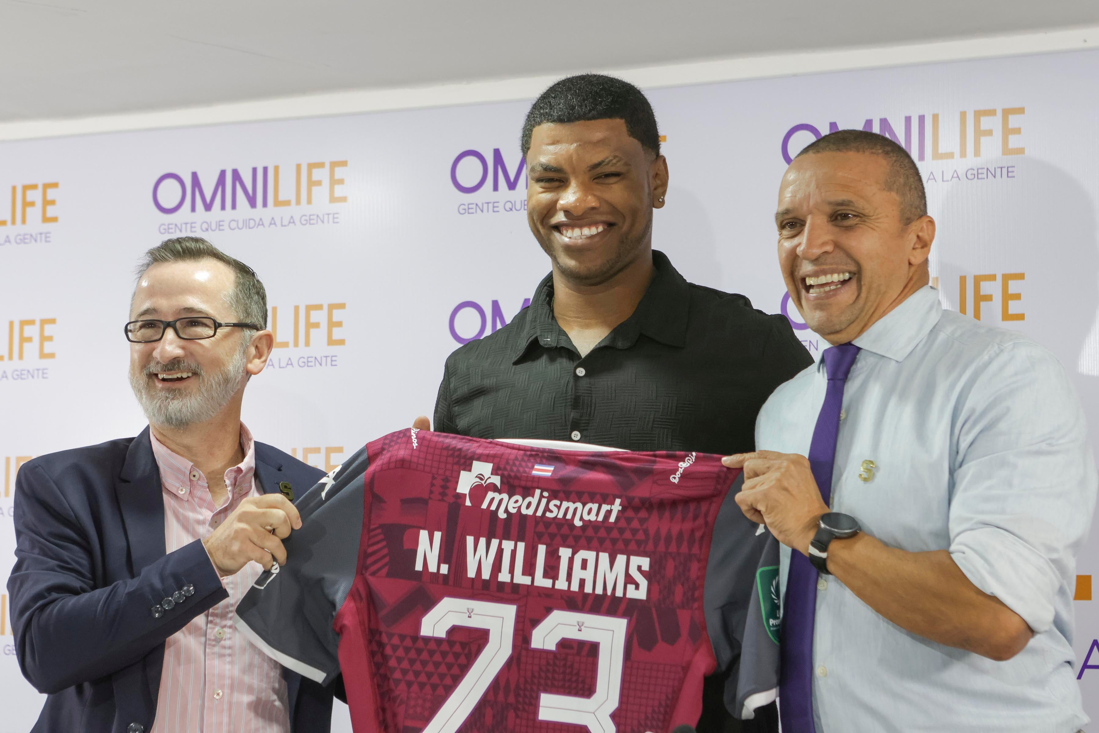 Saprissa presenta a sus nuevos jugadores panameños