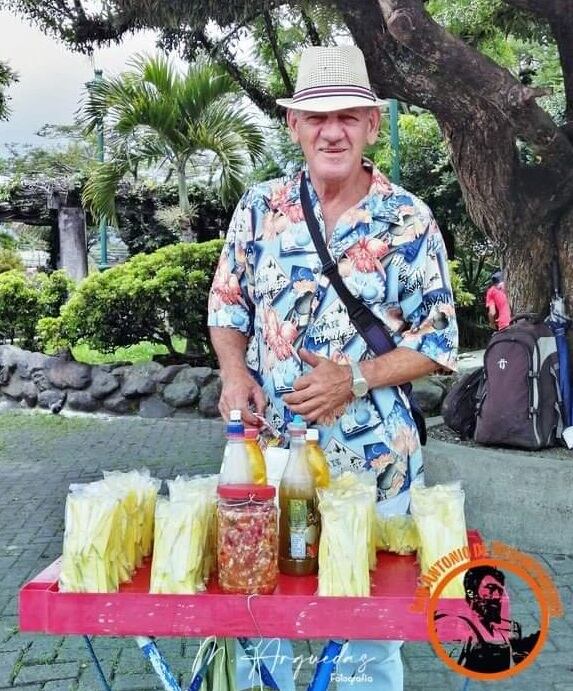 Jorge Alberto Jiménez, conocido vendedor de mangos asesinado cuando defendía a hermana. Foto cortesía Facebook San Antonio de Desamparados.