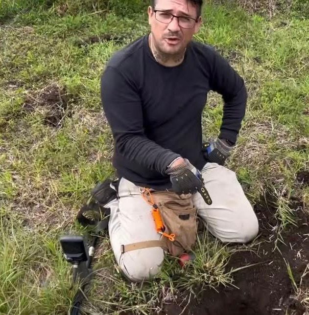 David Molina Roldán, ingeniero en informática y quien con equipo especial detecta metales, asegura que ha encontrado al menos 25 entierros con brujerías en distintas zonas del Gran Área Metropolitana, especialmente en San José.